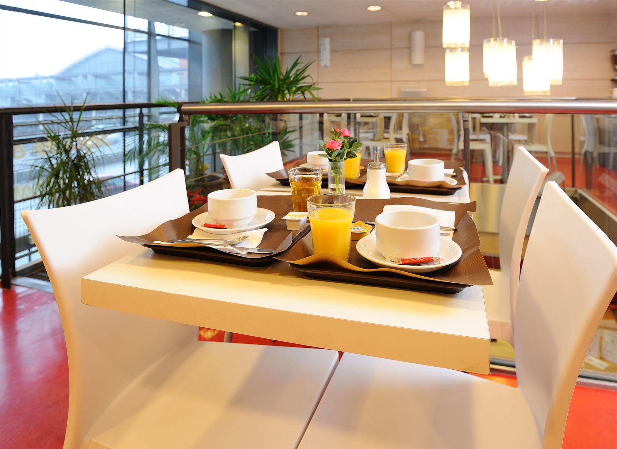 Sejours & Affaires Lille Europe Aparthotel Restoran foto